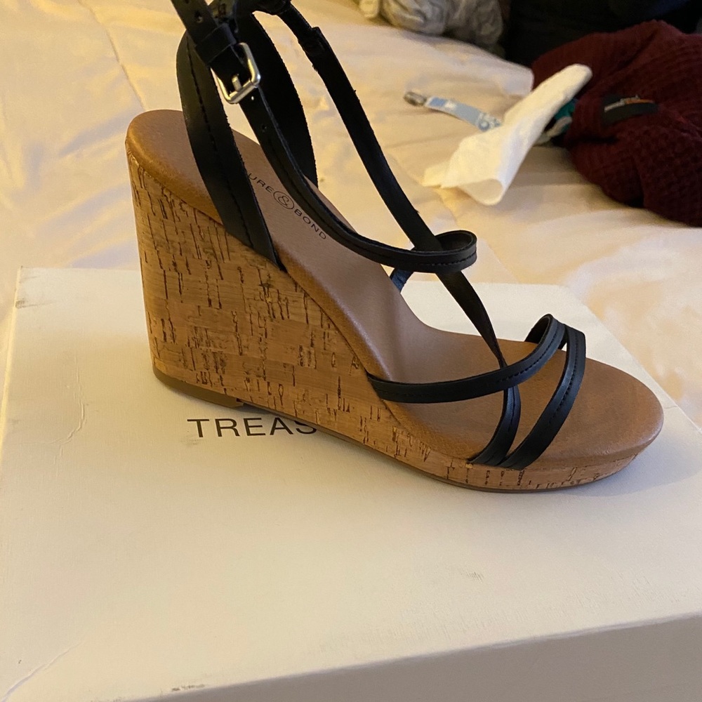Treasure and bond wedges